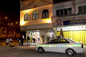 Police officers are investigating the attack of Grace Global Prayer Church in Seremban. (Sin Chew Daily photo)
