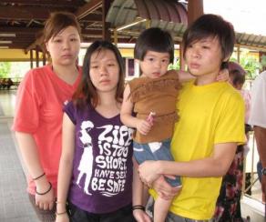 佳慧的大姐佳珊、二姐佳莉和三哥俊华无法接受妹妹去世，但都同意捐献妹妹器官救人。（图：星洲日报）