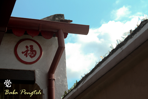 福 (luck in Chinese, read as "fu") on the wall