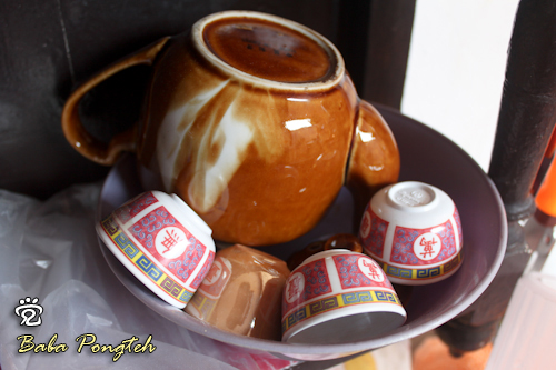 Chinese teapot and cups set