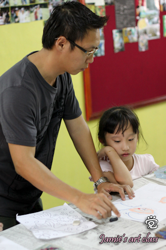 IMG_9723 Jamie was giving advice to Xuan Xuan (translation from Chinese) on her Doraemon drawing