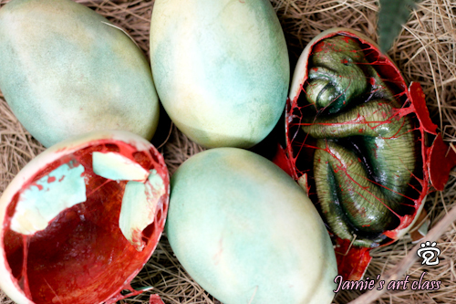 IMG_9732 Alien found in an egg - clay art by Jamie