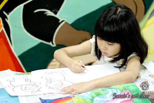 Jia Xuan was drawing Doraemon too