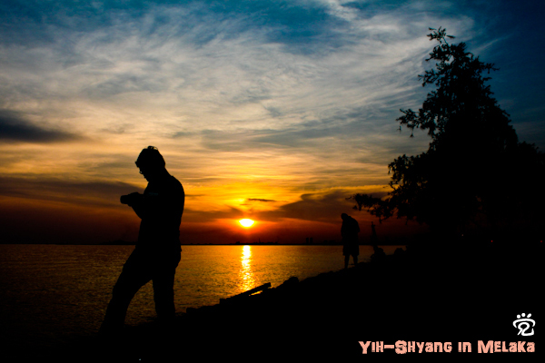 Yih-Shyang (left) and the sunset of Melaka