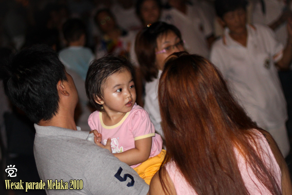 IMG_4357 Family enjoying the Wesak Parade