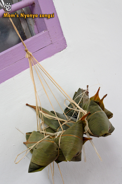 fillings then wrapped to tetrahedral shape and ready to be boiled