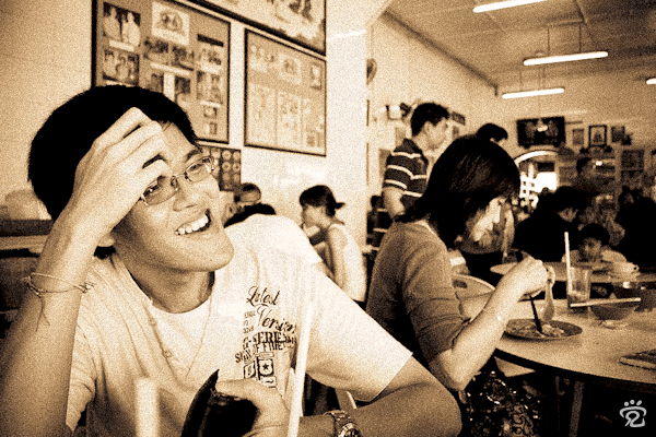 Meng-Hong at a coffee shop in Ipoh (photo credit: Cinda)