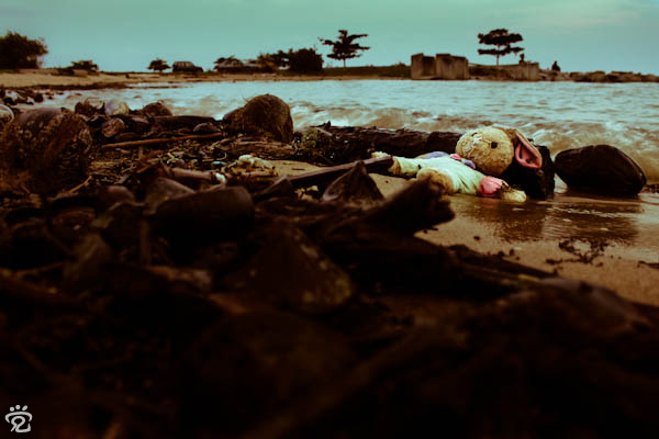 abondoned bunny doll at the beach