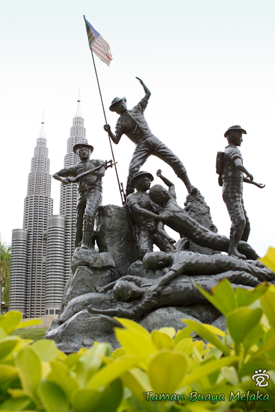 as if they are real: Malaysia National Monument and Menara KLCC