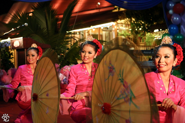 ladies with umbrella