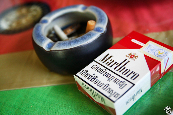 Khmer wording, probably saying smoking kills