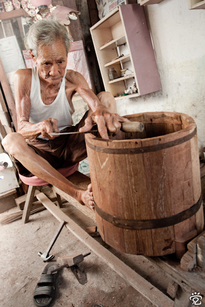 old friendly cooper at Jalan Hang Kasturi, Melaka