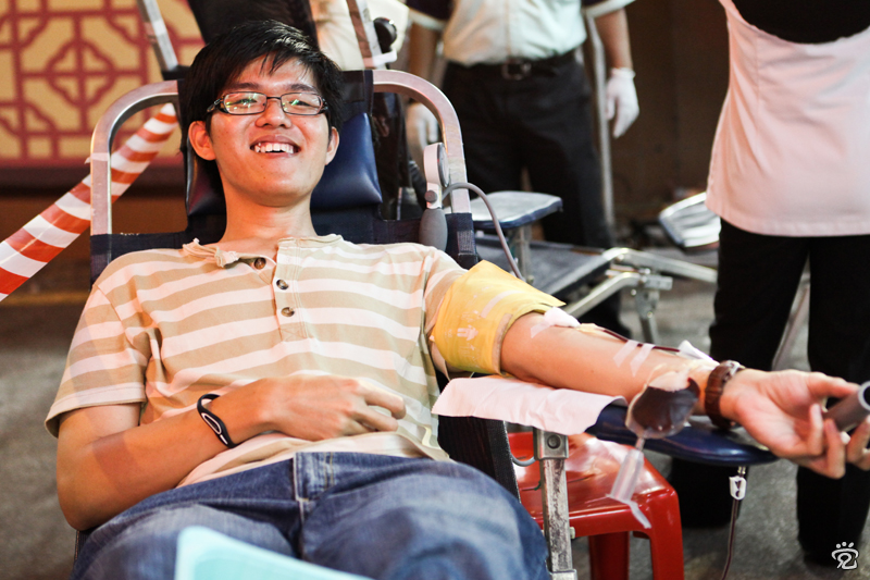 Meng-Hong donating blood on the first day of new year 2012 at Jonker Street