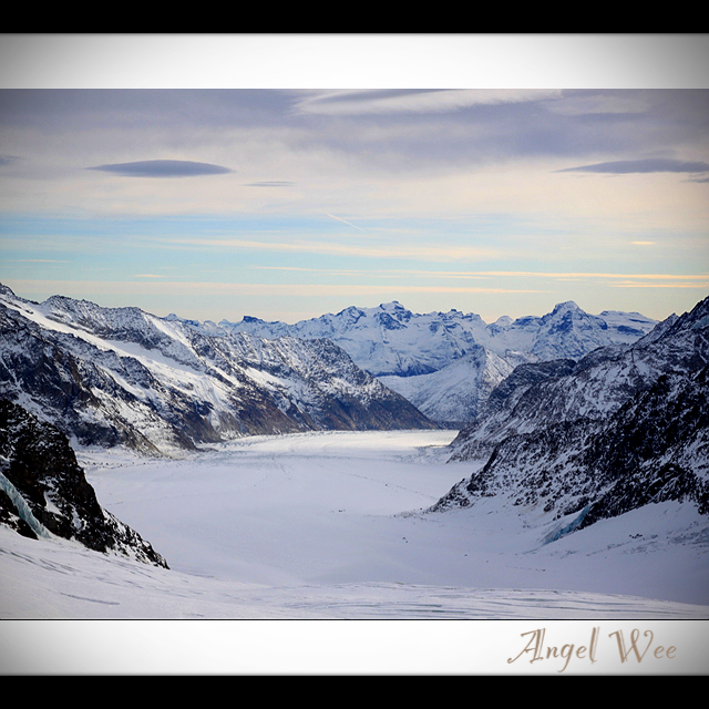 遠眺歐洲最長的阿萊奇冰川（Great Aletsch Glacier）