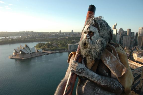 Goombla, a resident of the Blue Mountains, is often seen performing ad Echo-Point in Katoomba, Blue Mountains (image from www.oztrek.com.au)
