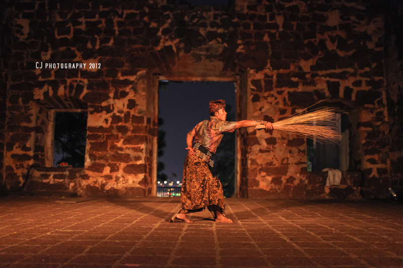 performance art by I Nyoman Sura