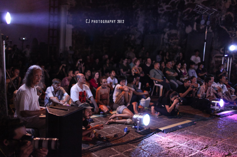 the crowd in St Paul's Church