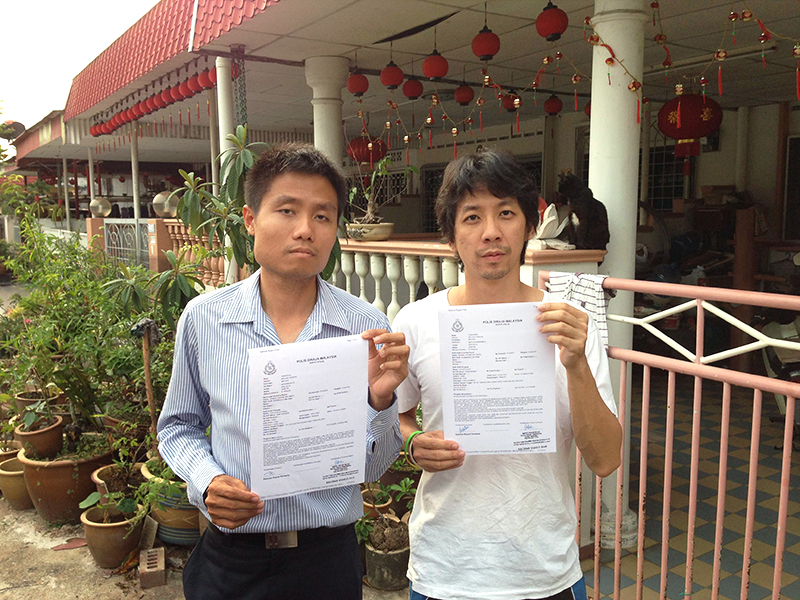 Jason (left) and CJ with police reports, hoping justice for Chee Gaik Yap