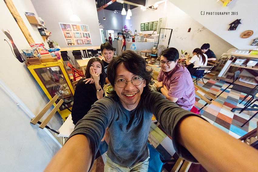 Hands on Canon latest flagship DSLR camera, EOS 5DS R and new ultra-wide angle lens, EF 11-24mm f/4L USM at Hideout Coffee with Ms. Vna from Canon Malaysia, CW Tay at the back, and Kenn Wai on the right