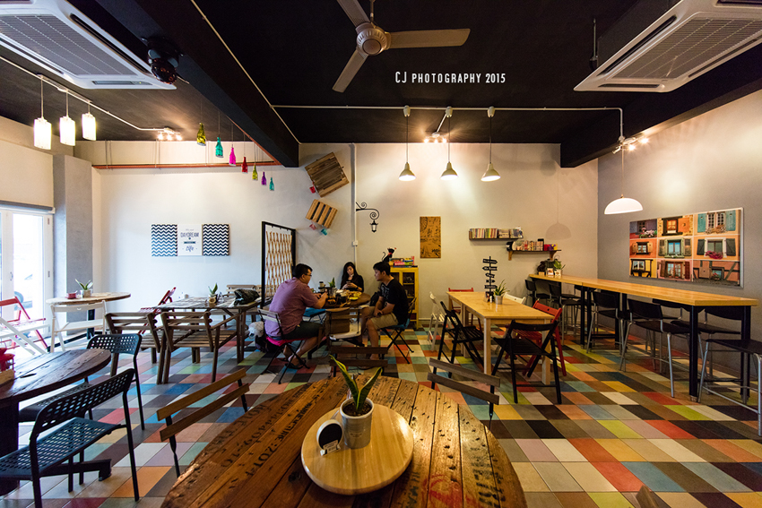 Camera vs coffee (shot with Canon EOS 5DS R and Canon EF 11-24mm f/4L USM)