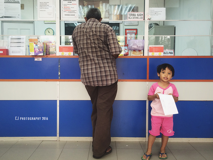 Post office with the little girl (iPhonegraphy)