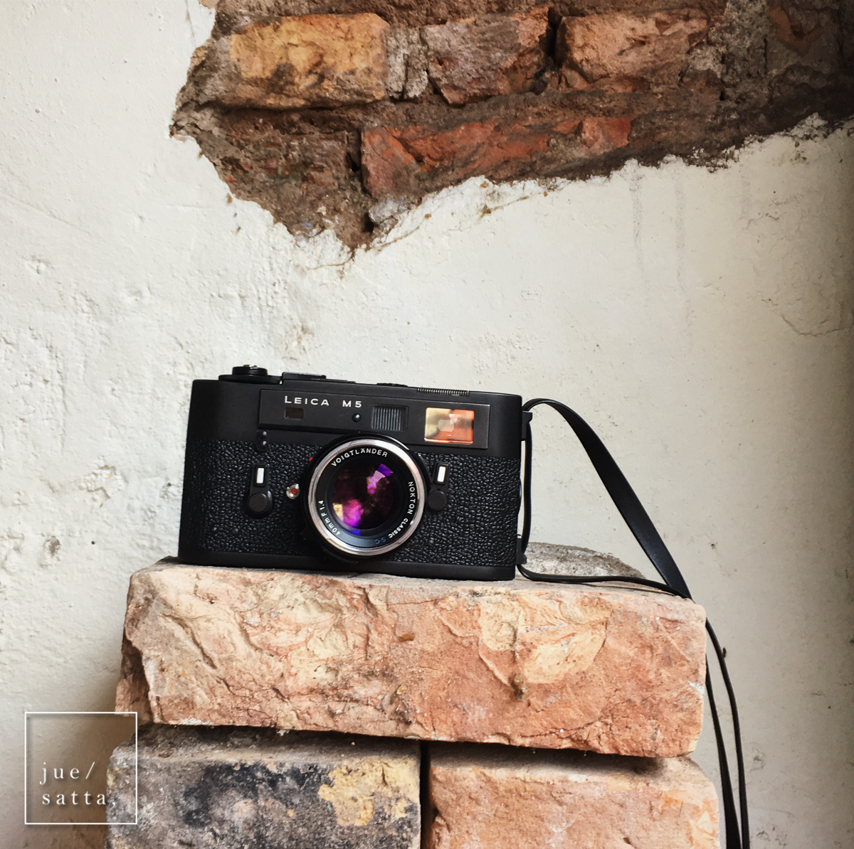 Leica M5 film camera of Tatsuya, a Japanese photographer we met at the Coffee Jar (iPhonegraphy)