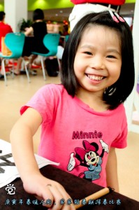 汤小妹妹才学了一堂的书法课，就踊跃参赛了