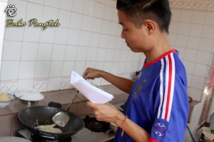 Frying shallots and garlics