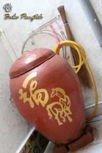 An old water tank with the Chinese character of 福 (luck)