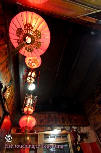 The girders with Chinese lanterns in the main hall of the temple