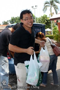Wee-Peng (center) was unloading