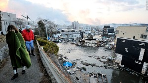 Residents walk along a path overlooking shattered homes from the tsunami in Kesen Numa, Miyagi Prefecture. (Reuters photo)