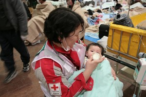 For some of the youngest patients, who may be particularly vulnerable, special care must be provided, however warm skin and a kind voice, together with a watchful eye can go a long way to ensure a speedy recovery. (Photograph: Toshirharu Kato, Japanese Red Cross)