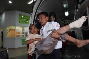 One of the injured children being taken into Ampang Hospital after the landslide at Rumah Anak Yatim Hidayah in Hulu Langat (photo from thestar.com.my)