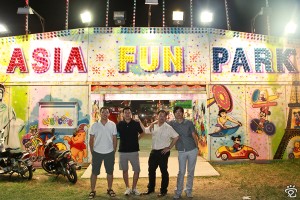 at the entrance of Asia Fun Park, from left: Wee-Peng, Stephen Tang, Henry Lee and Koh-Yiaw