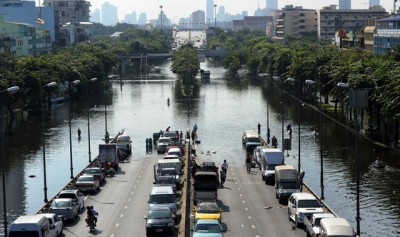 A main road is cut off by the flooding in Bangkok (photo from news.sky.com)