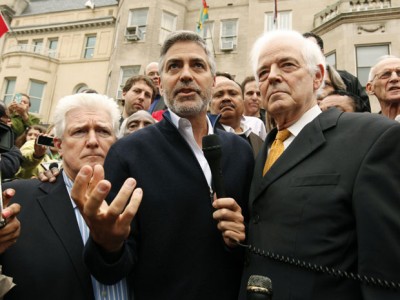 Flanking Clooney in this picture are Congressman Jim Moran (D-VA) (L) and his father Nick Clooney. (photo: REUTERS/Kevin Lamarque)