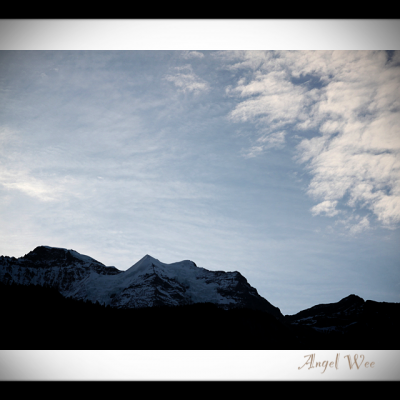 早晨，沿途从因特拉肯（Interlaken）去劳特布龙嫩（Lauterbrunnen）的窗外风景。