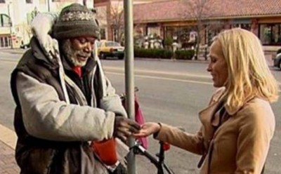 Billy Ray Harris returns the diamond engagement ring to owner Sarah Darling. (image: KCTV5)
